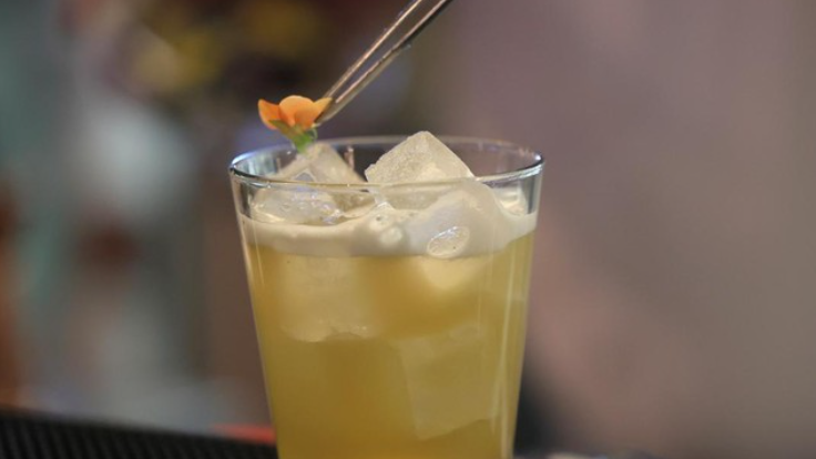 Ada Minuman ‘No-groni’ dan ‘Sampanye Saudi’ di Bar Pertama Arab Saudi