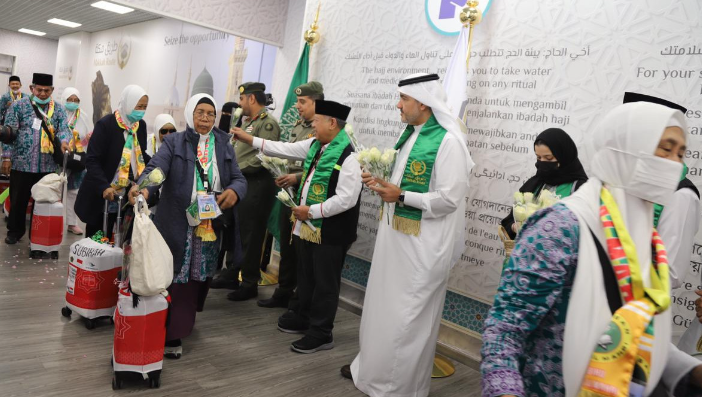 Menghormati Budaya Arab Saudi, Jamaah Haji Dilarang Pakai Daster dan Celana Pendek di Hotel
