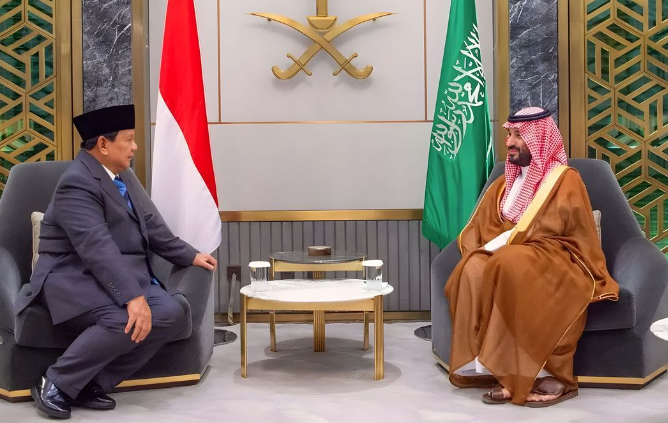 Ada Apakah Prabowo Menemui Pangeran MBS di Arab Saudi?