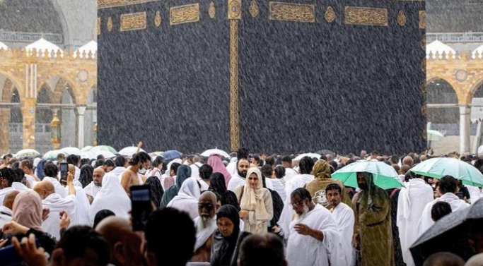 Cuaca Buruk Diprediksi Akan Terus Melanda Makkah, Hewan Ternak Terseret Banjir